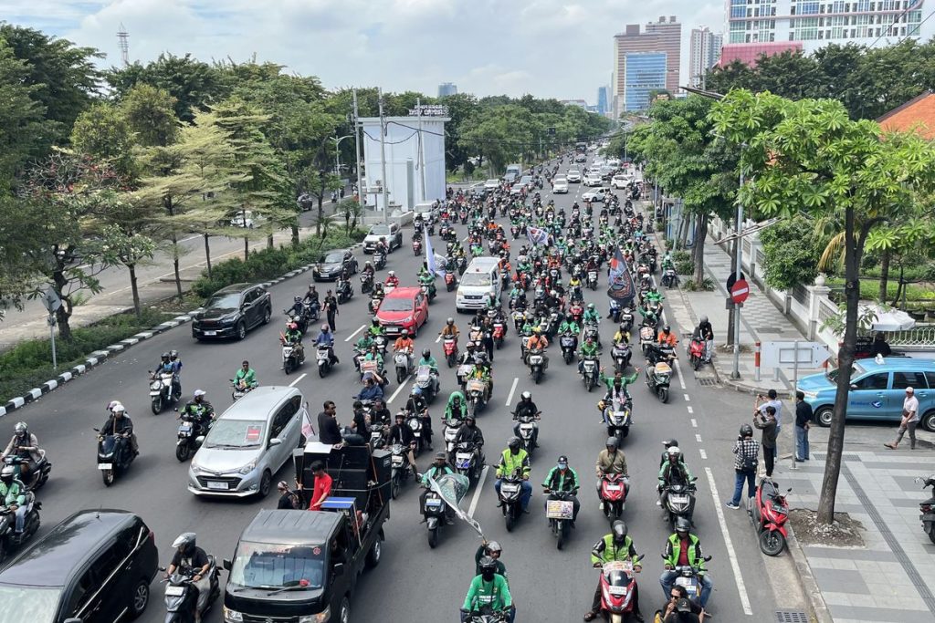Demo Ojol di Surabaya, tuntut Perda