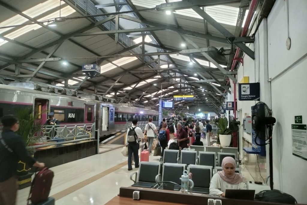 10 Kereta Api Favorit Saat Long Weekend 14 Mei 2026, Tujuan Surabaya Paling Laris
