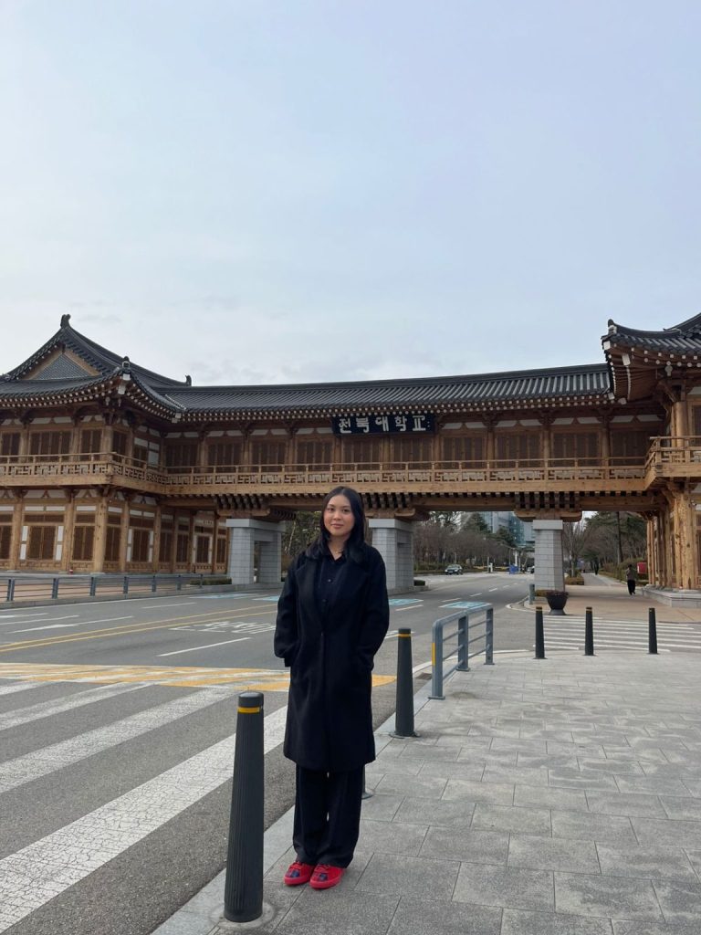 Wujudkan Mimpi ke Korea, Mahasiswa Vokasi Unair Lolos Exchange ke Jeonbuk University