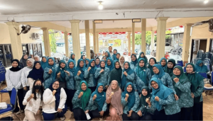 Dua Prodi Vokasi UNAIR Gelar Cek Kesehatan Gratis dan Pembagian Leaflet di Balongbendo Sidoarjo